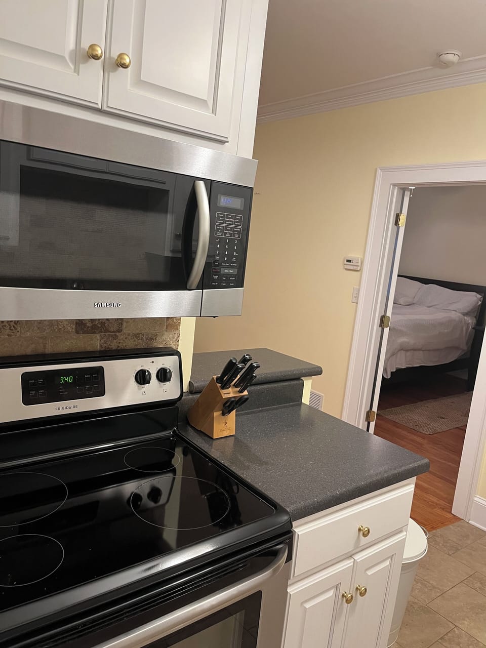 Full Size Stove & Microwave