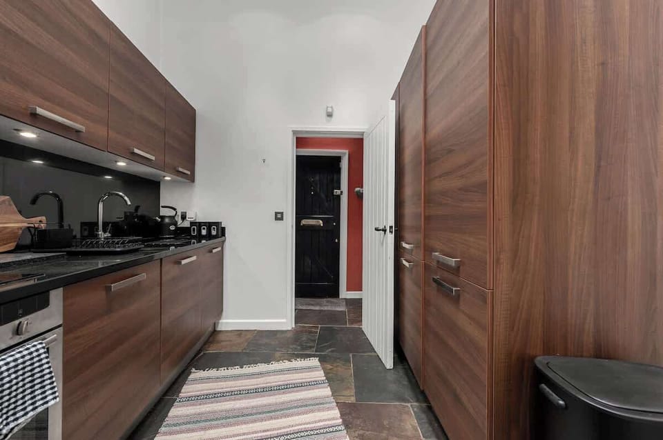 Hallway with built-in storage so you can keep your luggage and belongings neatly tucked away during your stay