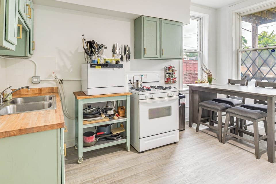 Kitchen | Cooking Basics | Complimentary Spices | Addt'l Dining Table