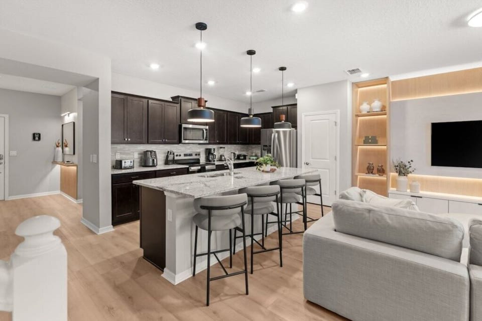 Full kitchen image 2