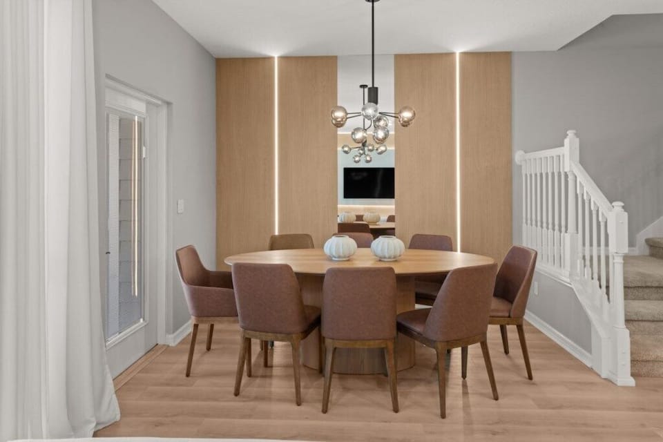 Dining area image 2