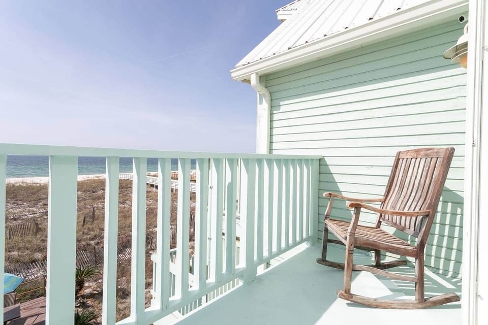 Ocean view from balcony from the bedroom with the king sized bed.