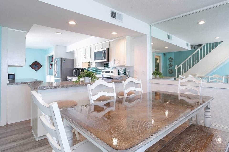 Dining table that will seat 6
