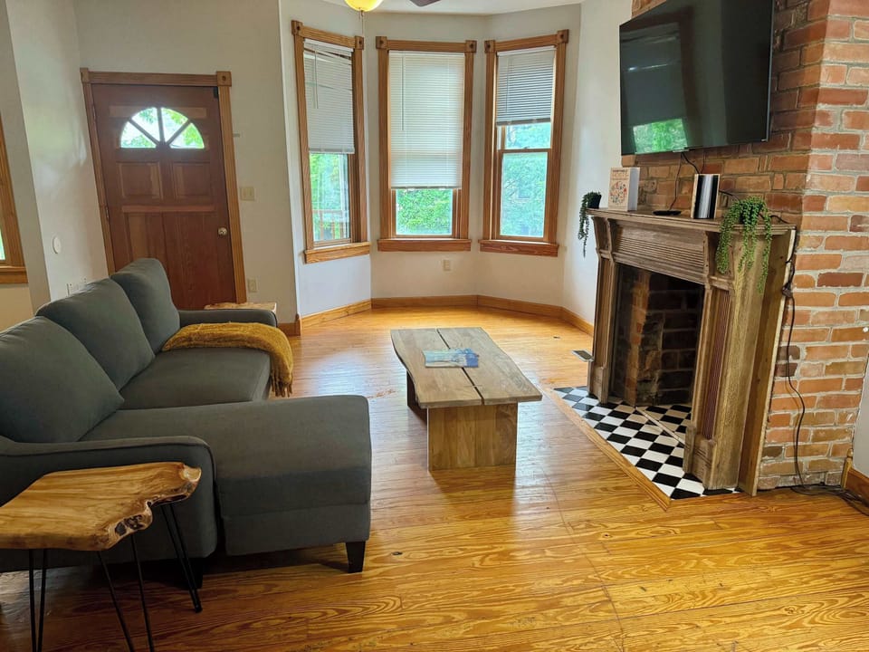 Spend quality time in this bright living room, located near the art galleries and creative spirit of Short North’s Art District.