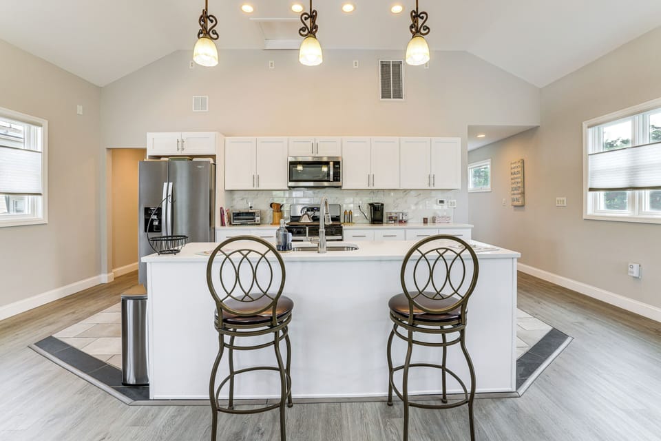Interior | 2-Story House | In-Unit Laundry | Free WiFi