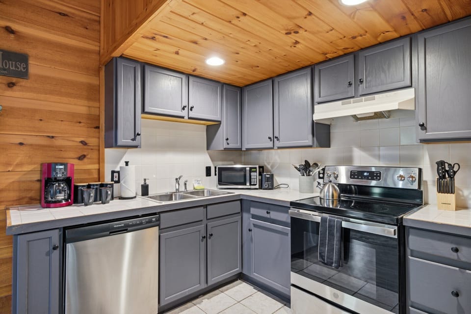 Spacious and well equipped kitchen