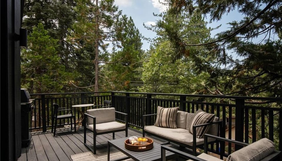 Living Area Deck (Main Level)