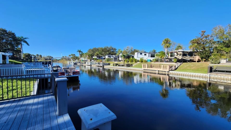 Dockside Dreams Waterfront RV Lot River Ranch! 433 (2936)
