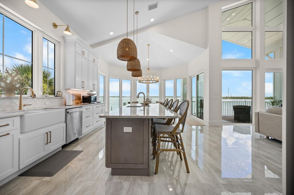 Lemon Bay Luxe – Dock, Beach & Manasota Vibes (3778)