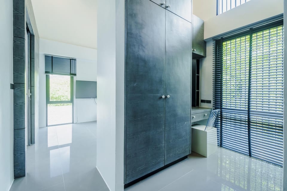 Wardrobe, Mirror