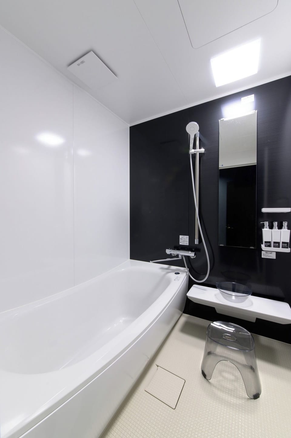 A clean space where you can relax comfortably (2nd floor bathroom)
