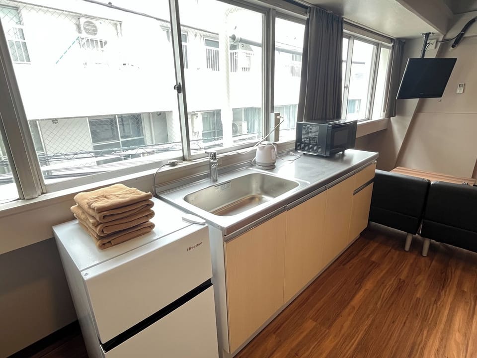 Refrigerator sink
