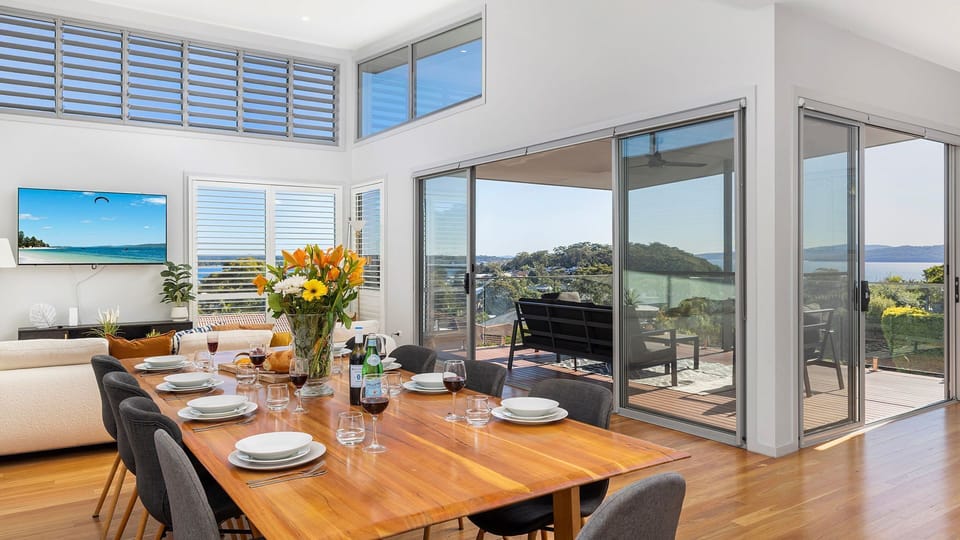 The Family Tide | Dining & lounge room with water views | Smart TV | WiFi