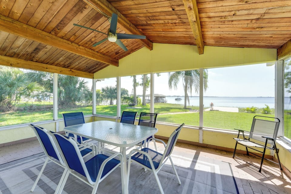 Tavares Vacation Rental | 2BR | 1BA | 800 Sq Ft | 1 Step to Enter