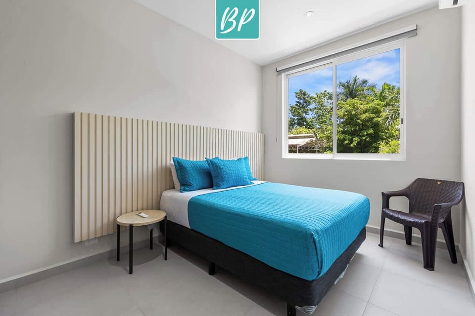 Guest Bedroom with En-Suite Bathroom