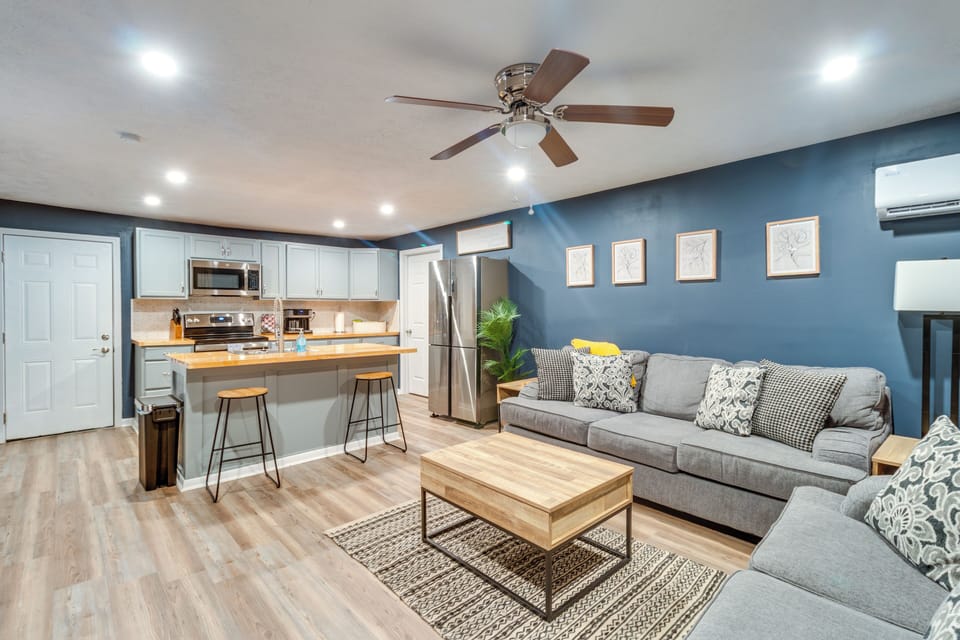 Living Room | Free WiFi | Smart TV | Central A/C