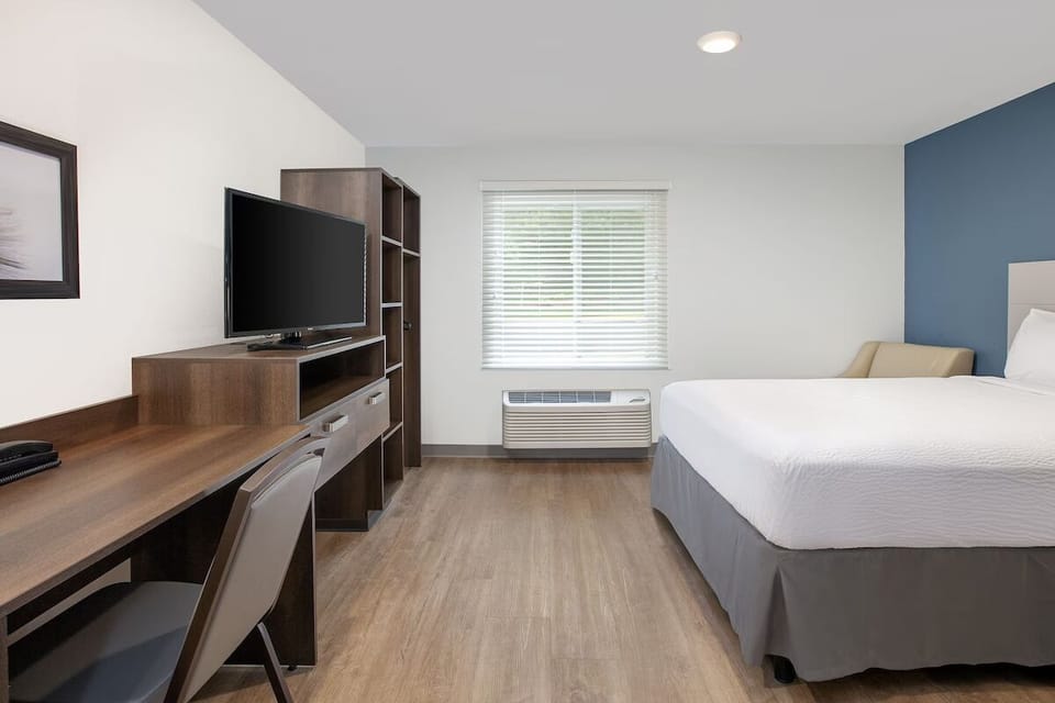 Unit with Queen Bed