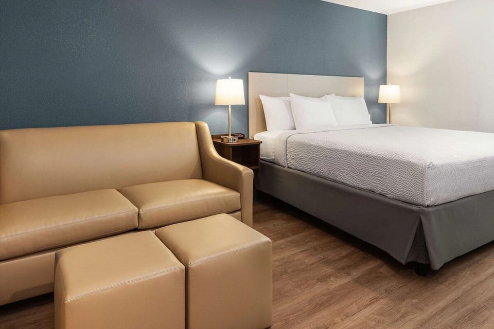 Unit with Queen Bed