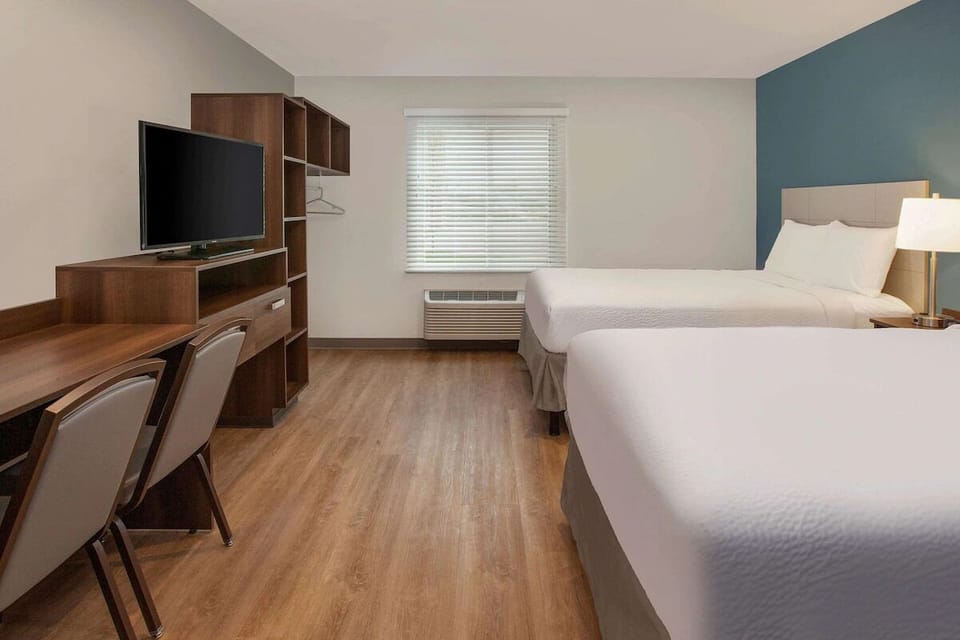 Unit with 2 Queen Beds