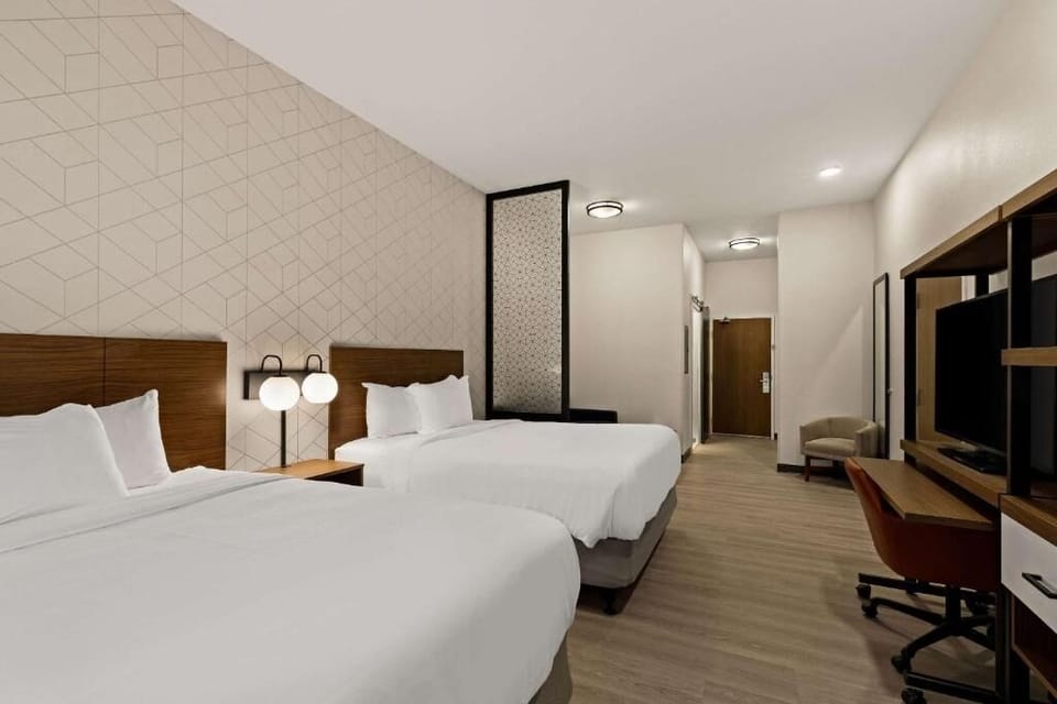 Double Queen Bed Room