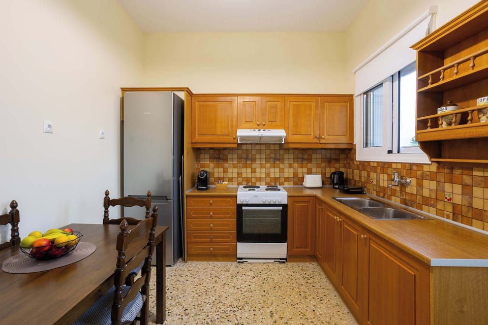 Fully equipped kitchen with wooden cabinetry