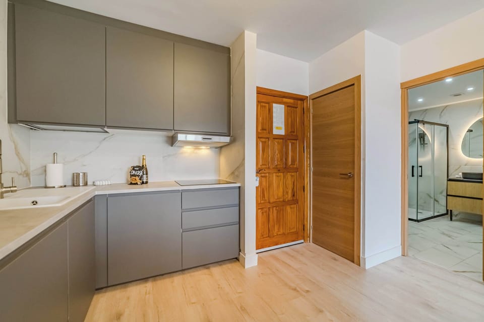 Seamless Design & Function — Modern Kitchen Leads You into Vacation Mode Instantly