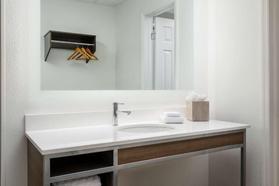 Get ready comfortably with a wide vanity and fresh towels.