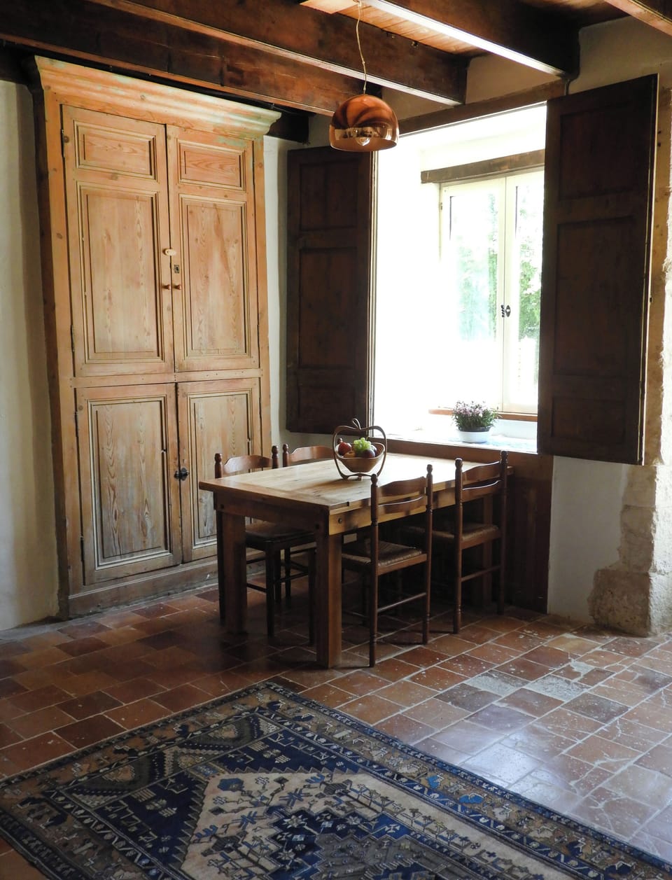Dining area fill