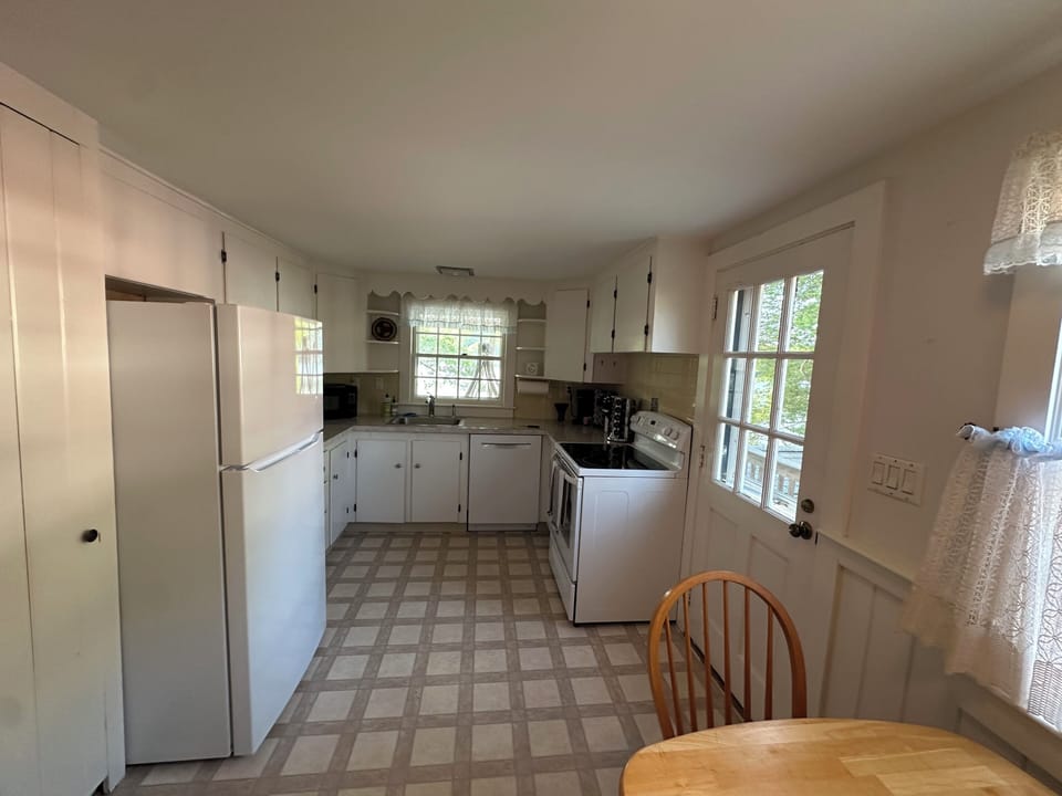 Fully stocked kitchen with keurig, k-cups and more!