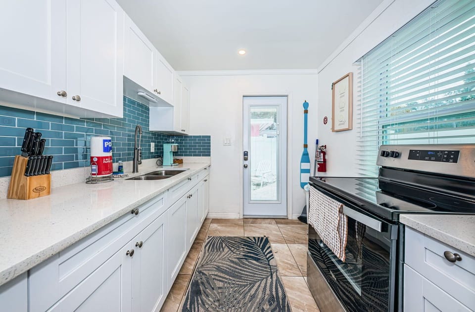 13-web-or-mls-Kitchen201-2