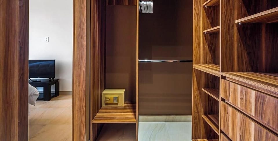 13.Closet