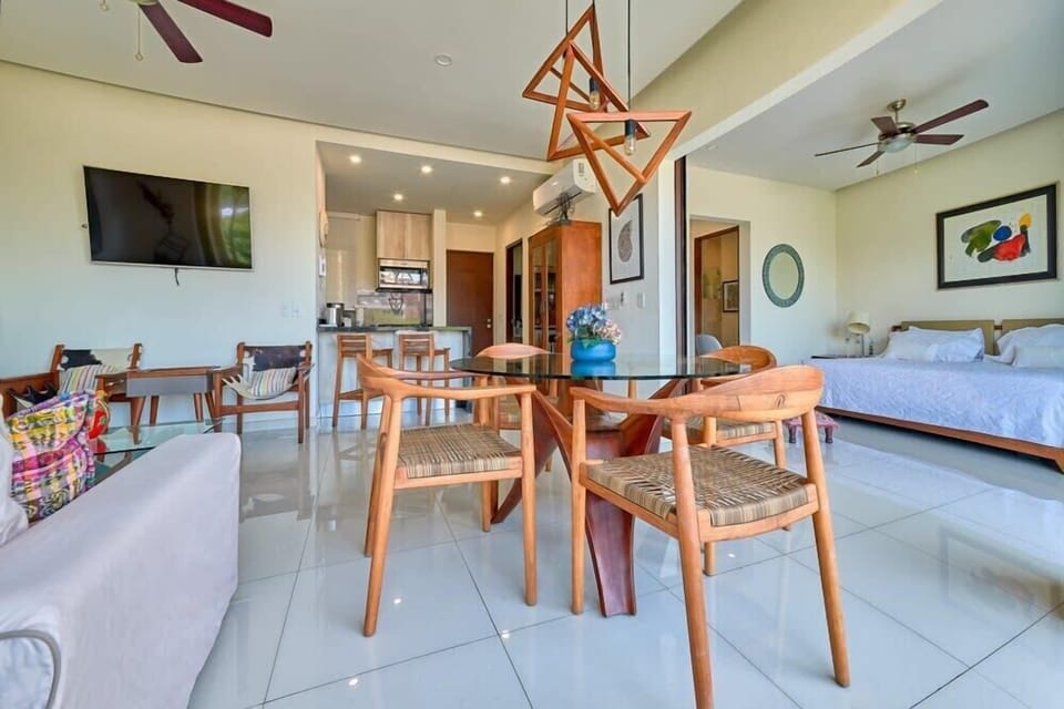 07.Dining table