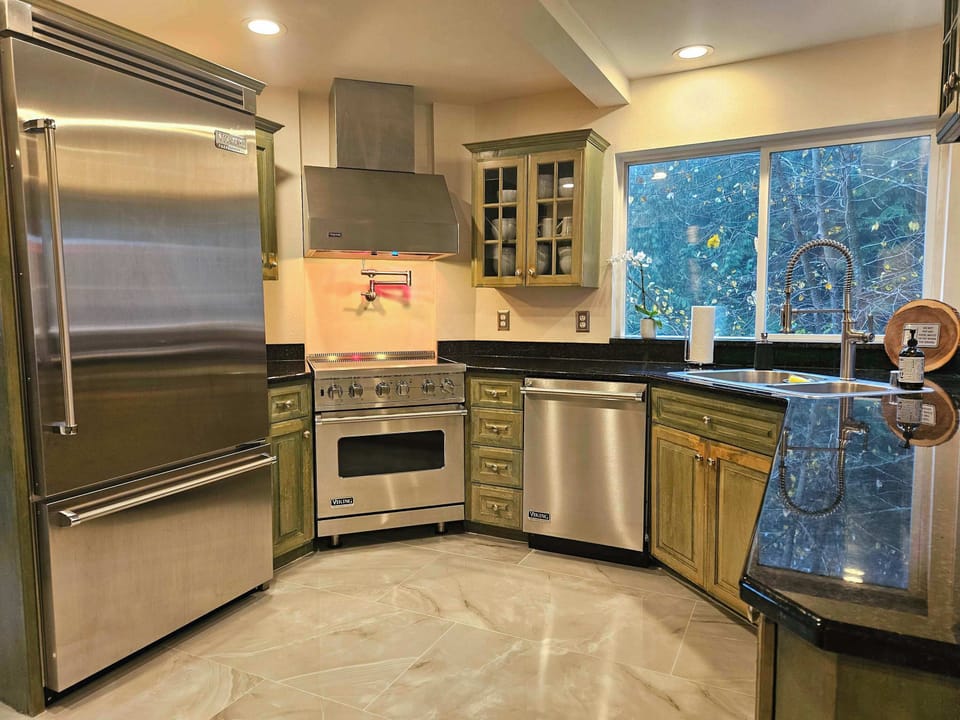 Chef Kitchen with 3 convection ovens