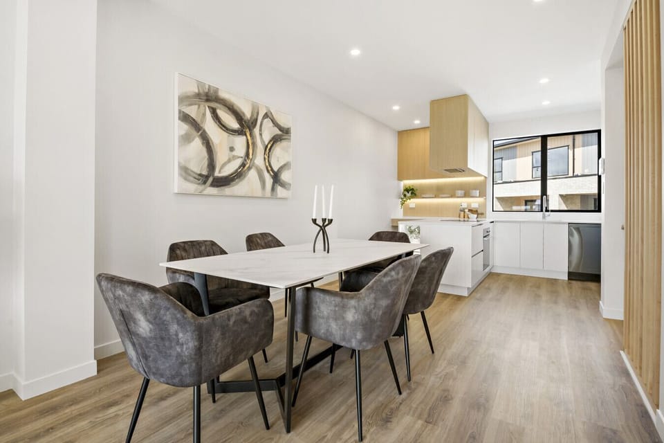 Full-Size Kitchen & Dining Area for Shared Meals