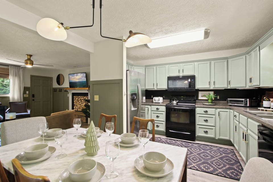 Fully stocked kitchen with seating for 6