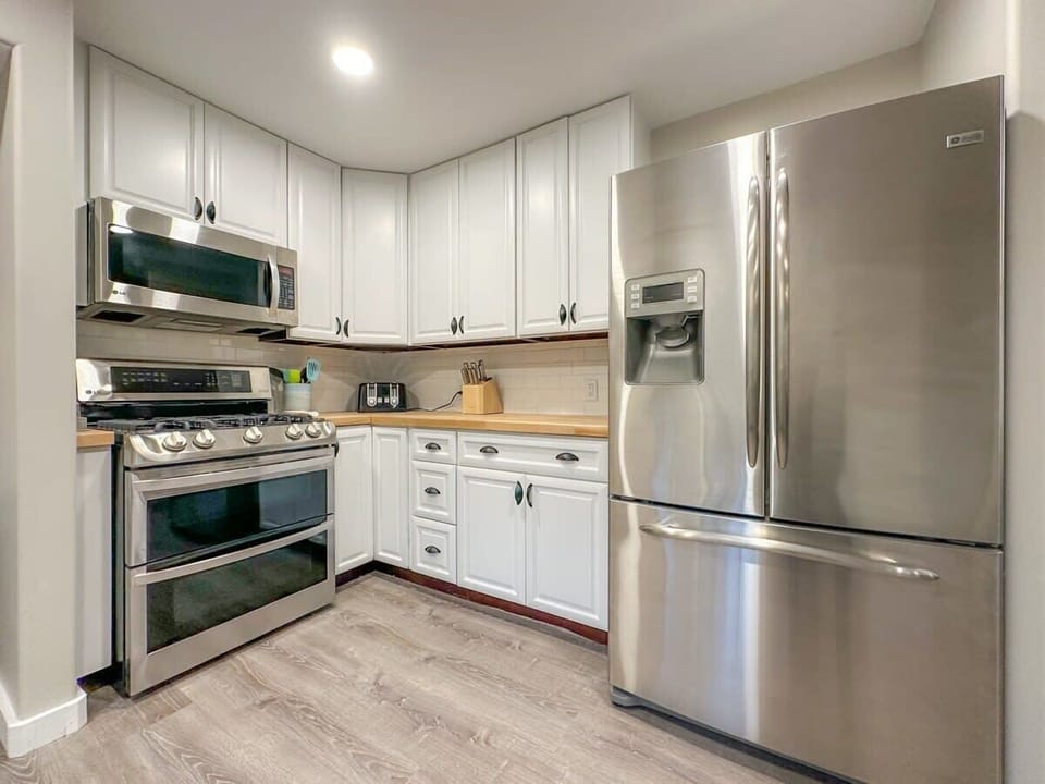 From morning coffee to midnight snacks, this kitchen is ready for all your cravings