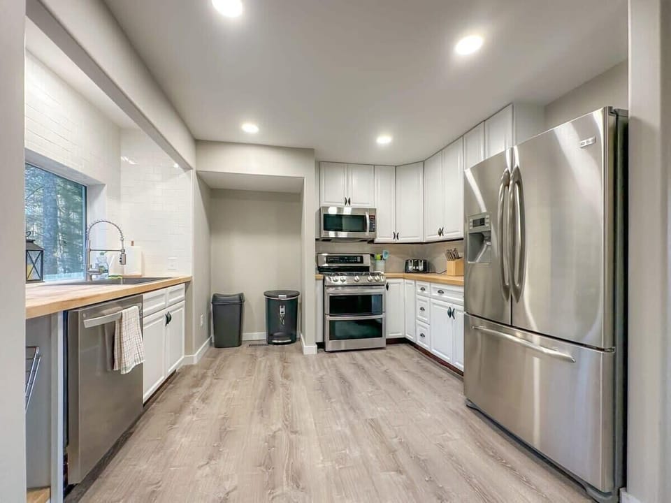 From morning coffee to midnight snacks, this kitchen is ready for all your cravings