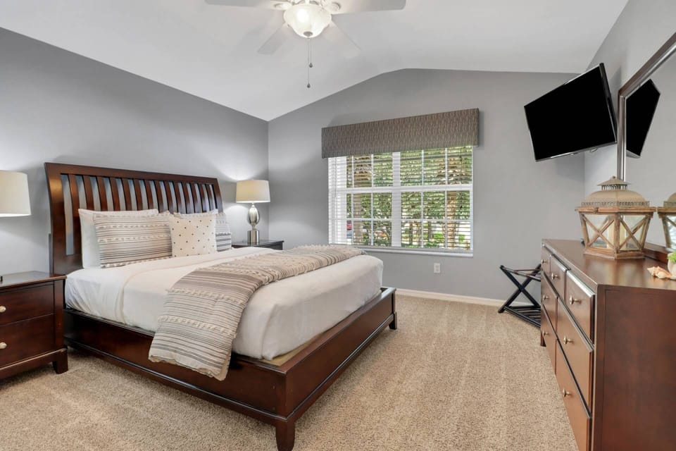 Located at the front of the condo is the guest bedroom, with a queen bed made for your arrival with provided linens.