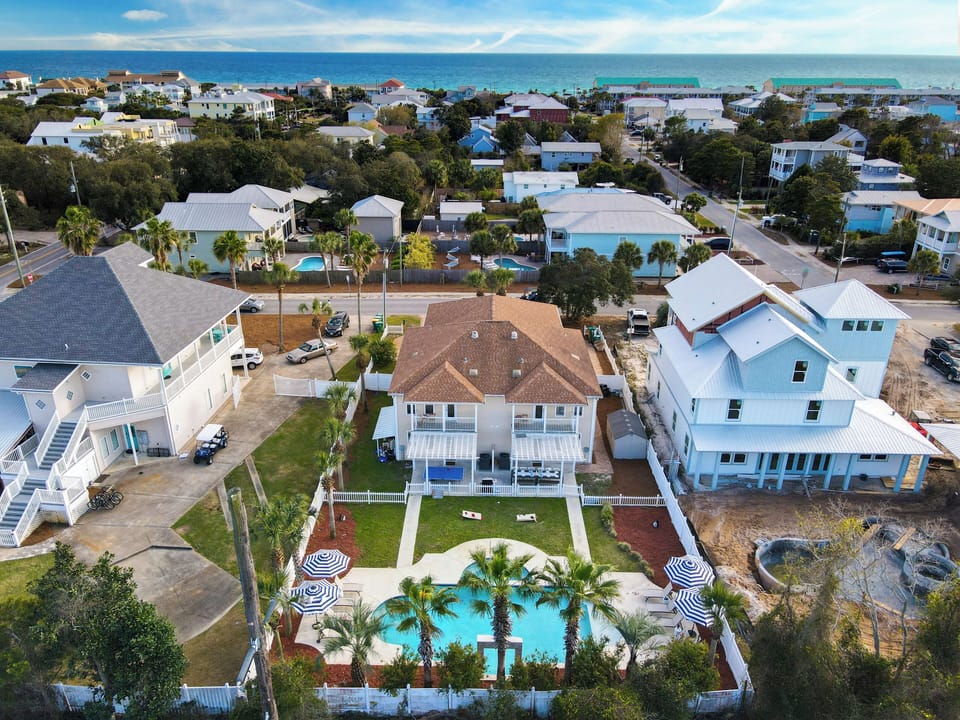 Just a short walk to the beach! (Seacrest)