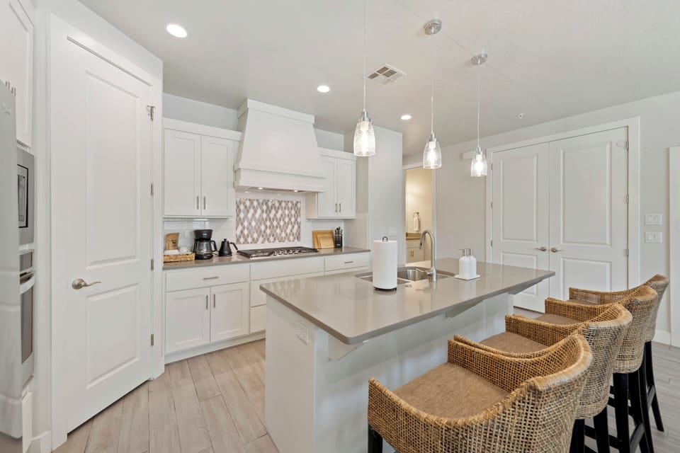 Fully stocked kitchen with everything you need, including the kitchen sink! 