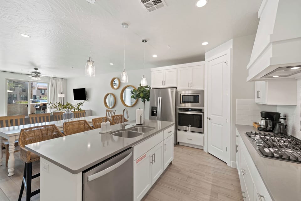 Sunlit mornings and plenty of space to prep, cook, and create yummy meals.