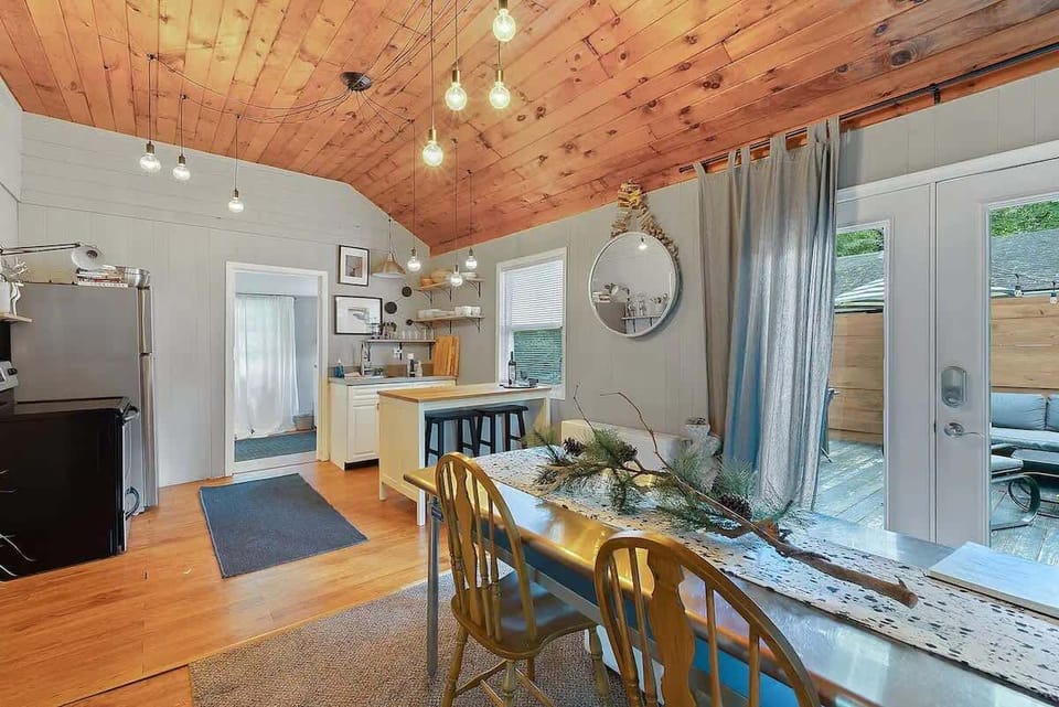 Dining Area for Group Meals & Gatherings