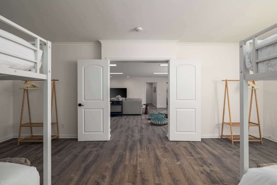 Bedroom 4 (bunk beds, AC)