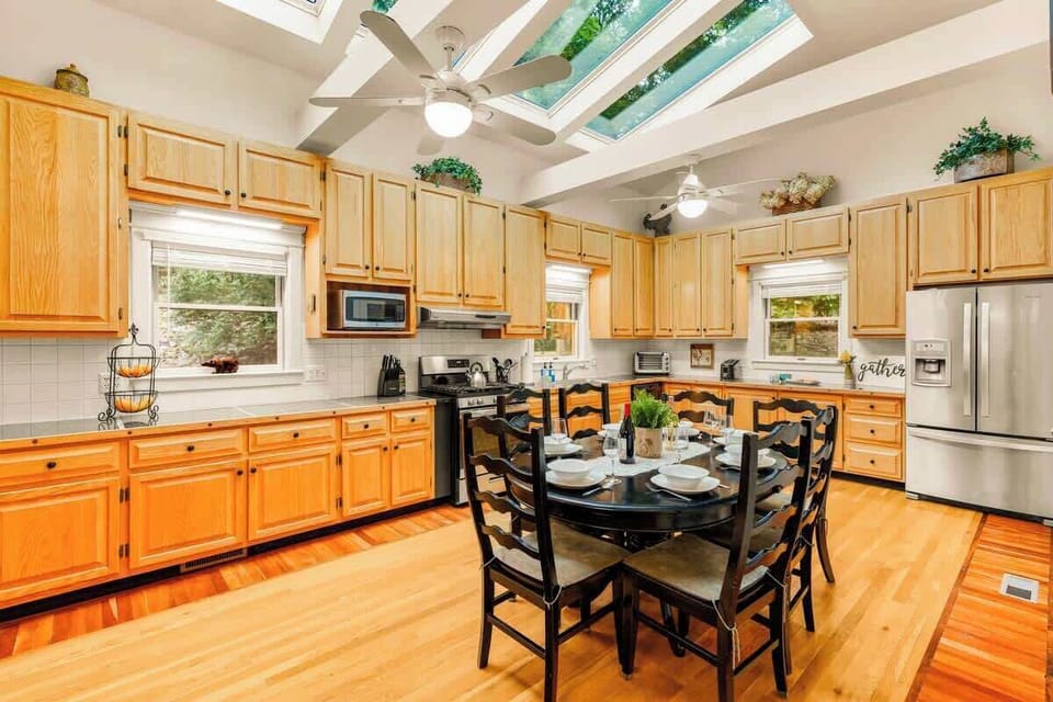 Fully stocked eat-in kitchen with table for 6