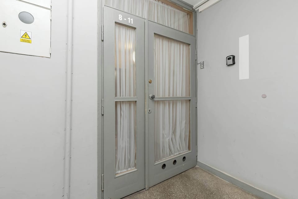 Drzwi wejściowe do apartamentu.