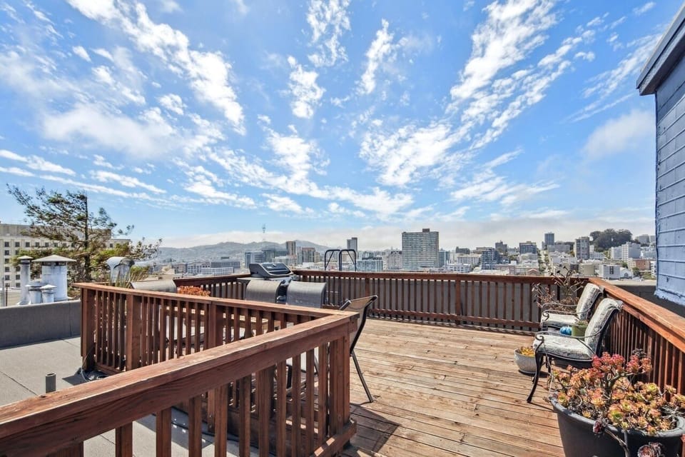 Common area roof deck w/ view!