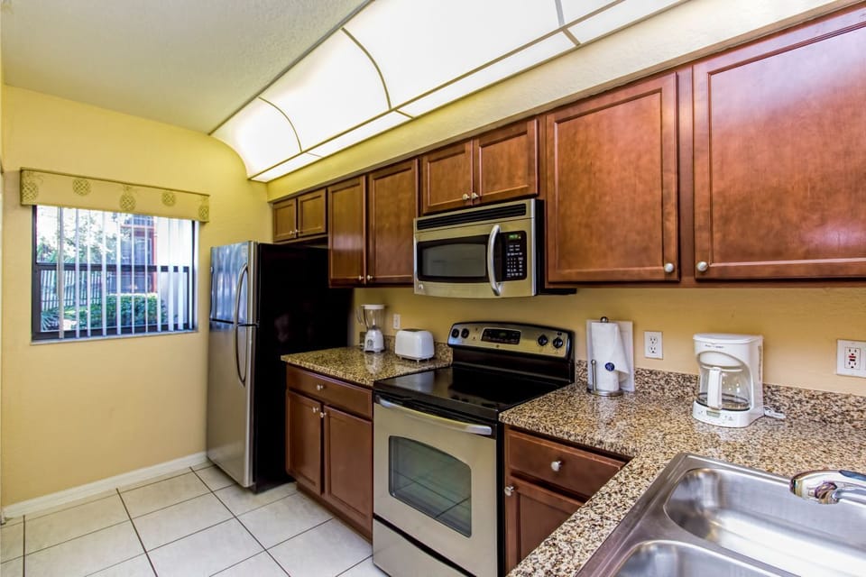 Full Kitchen 