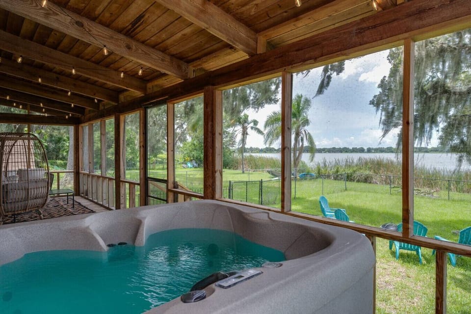 Indoor spa tub
