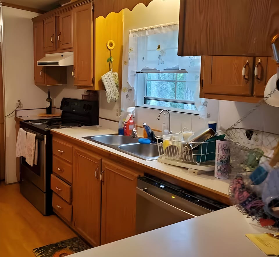 Kitchen has all the basics.