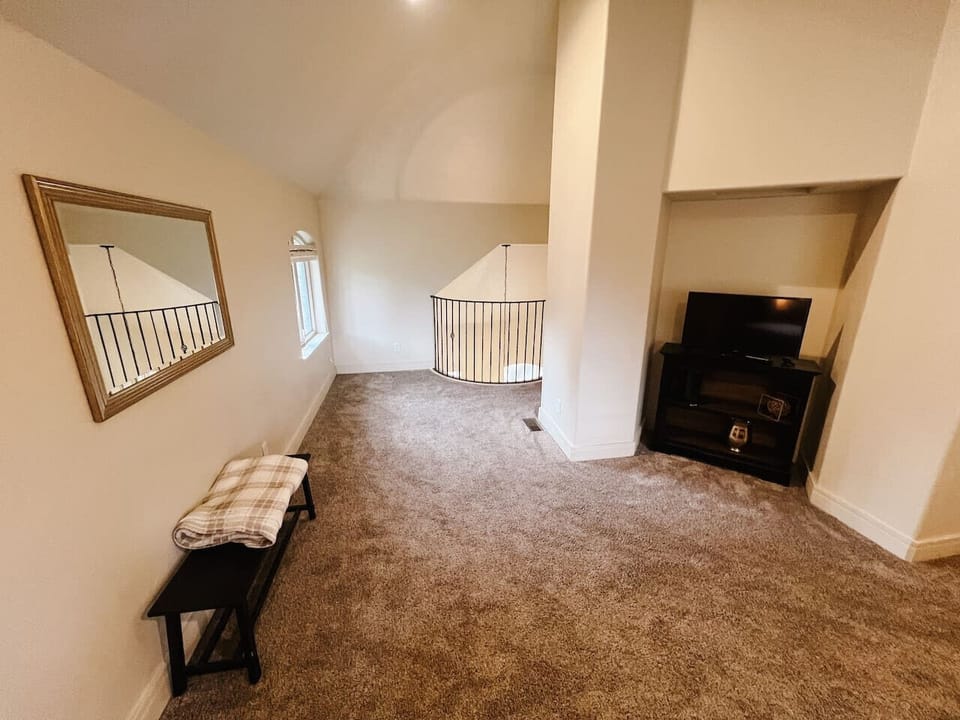 3rd Floor Loft & TV